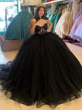 Exquisite Black Tulle Quinceanera Dress Strapless Ball Gown with Lace & Sequins Appliques for Sweet 16