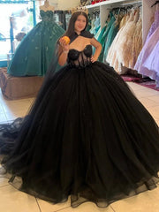 Exquisite Black Tulle Quinceanera Dress Strapless Ball Gown with Lace & Sequins Appliques for Sweet 16