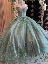 Exquisite Emerald Green Ball Gown Sweetheart Off-Shoulder Lace Tiered Tulle Quinceanera Dress with Beaded Details for Sweet 16