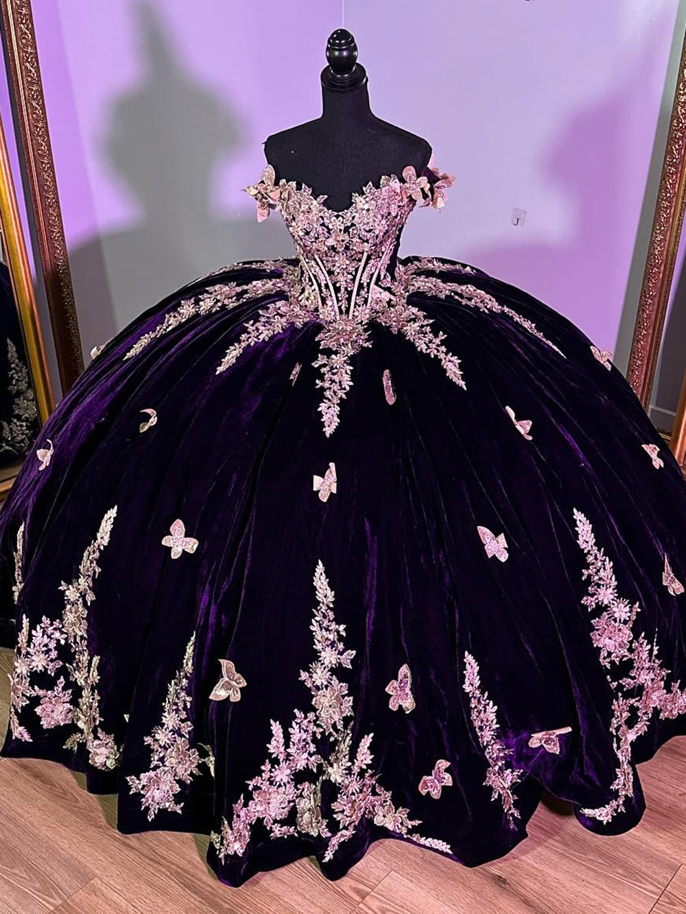 Luxury Dark Purple Velvet Quinceanera Dress Off-Shoulder Ball Gown with Gold Beaded Flowers & Butterfly Appliques for Sweet 16