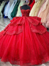 Red Tulle Quinceanera Dress Sweetheart Neckline with Lace Appliques & Beaded Spaghetti Straps for Sweet 16 or Ball Gown Events