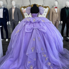 Lavender Tulle Quinceanera Dress Sweetheart Neckline Puffy Sleeves & Sweep Train with Lace Appliques