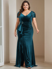 Plus Size Velvet Mother of the Bride Dresses with Ruffles & Appliques in Trumpet/Mermaid V-Neck Short Sleeves Floor-Length