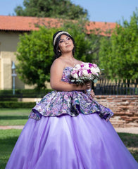 Lavender Tulle Quinceanera Dress Strapless Ball Gown with Floral Appliques for Sweet 16 & Evening Galas
