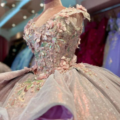Exquisite Lilac Tulle Quinceanera Dress Off-Shoulder Lace Applique Ball Gown with Beaded Tiered Ruffles for Sweet 16 & Princess Parties