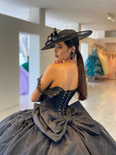 Exquisite Black Tulle Quinceanera Dress Off-Shoulder Deep V-Neck Ball Gown with Delicate Lace Appliques for Sweet 16