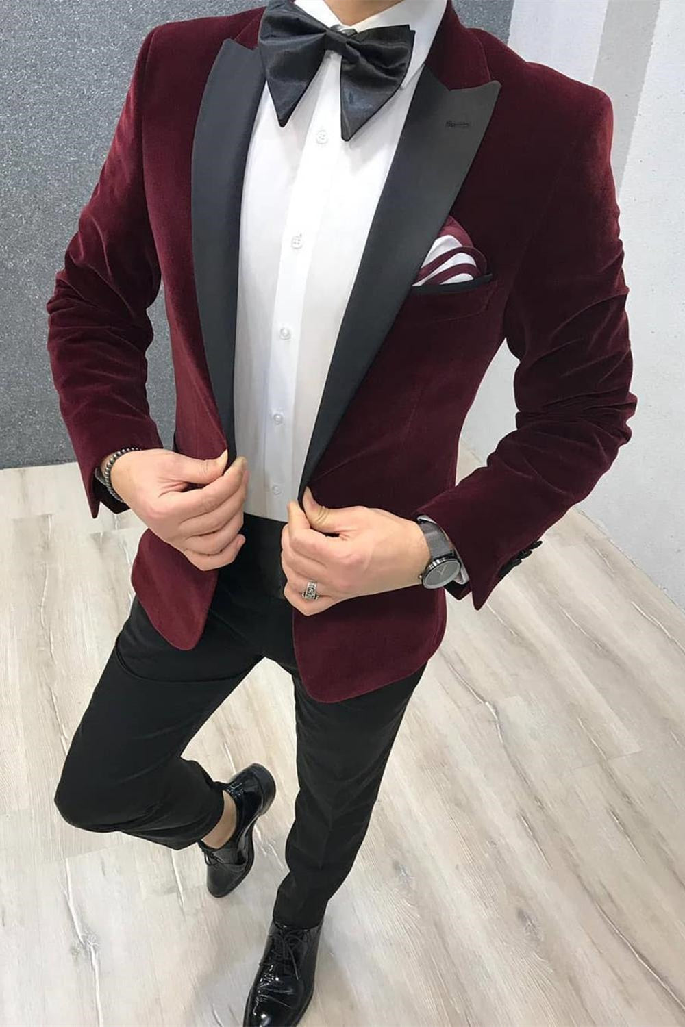Newinlook Elegant Slim Fit Burgundy Two-Piece Reception Suit with Velvet and Black Satin Peak Lapel