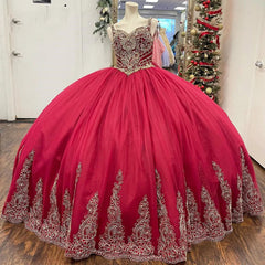 Red Quinceanera Dress Sweetheart Neckline Floral Lace Appliques & Beaded Tulle Ball Gown for Princess-Themed Parties