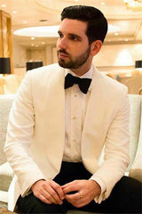 Newinlook Chic White Shawl Lapel Men’s Wedding Suit with One Button
