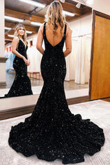 Newinlook Elegant Black Straps V Neck Mermaid Sequins Evening Dress With Backless