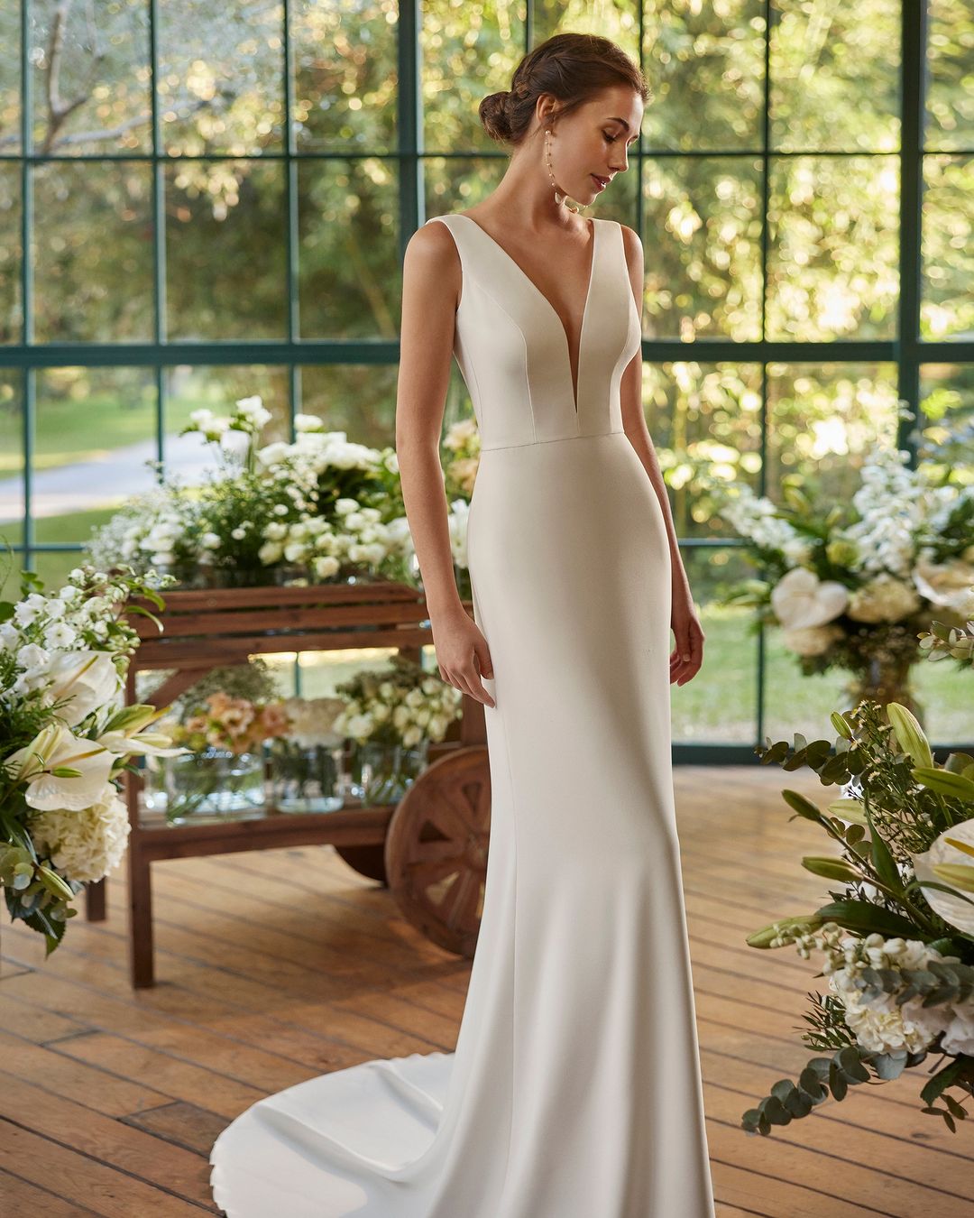 Newinlook Elegant White Sleeveless V-Neck Long Wedding Evening Dress