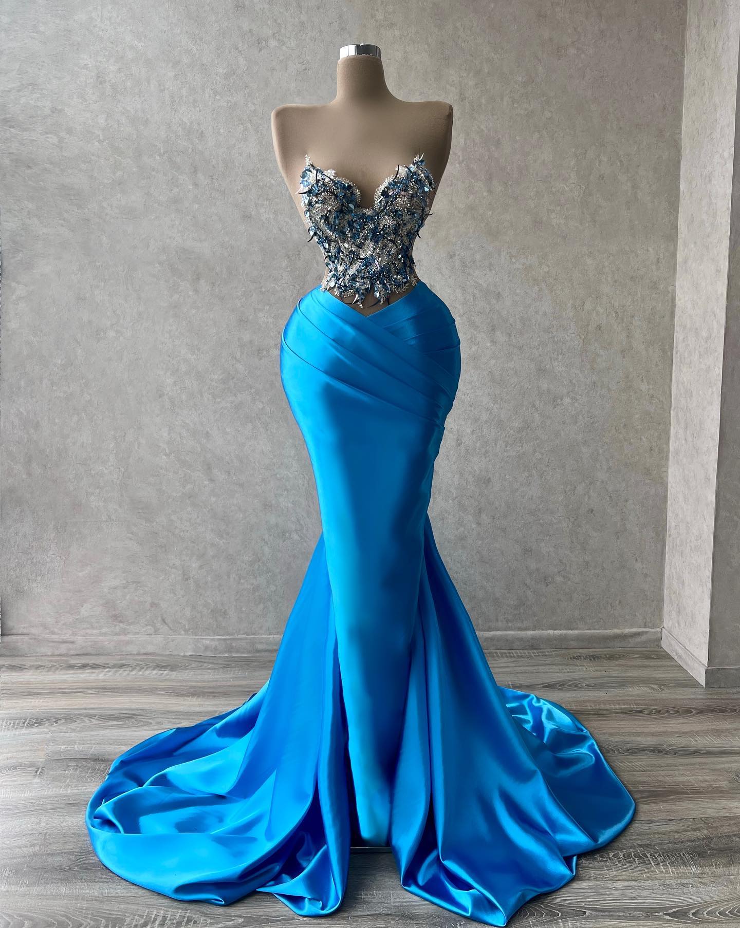 Newinlook Elegant Strapless Sleeveless Sky Blue Mermaid Satin Evening Dress Ball Gown