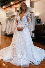 Amazing Long A-Line Long Sleeve Floor-Length Fabulous V-Neck Tulle Wedding Dresses with Appliques