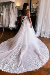 Elegant A-Line Sleeveless Floor-Length Tulle Sweetheart Wedding Dresses with Appliques