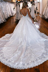 Elegant A-Line Spaghetti Straps Floor-Length Sweetheart Appliques Wedding Dresses with Lace