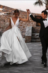Beautiful Long A-Line V-Neck Split Front Sleeveless Stain Wedding Dresses with Ruffles