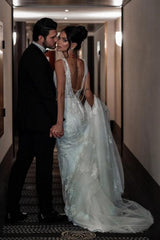 Fabulous Long A-Line Tulle V-Neck Straps Floor-Length Stain Sleeveless Wedding Dresses with Lace