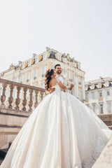 Amazing Long Ball Gown Floor-Length Stain Appliques Sweetheart Beading Tulle Wedding Dresses with Long Sleeves