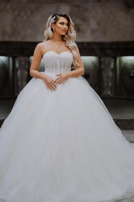 Sweetheart Ball Gown Sleeveless Floor-Length Tulle Wedding Dresses with Appliques