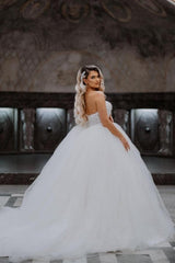 Sweetheart Ball Gown Sleeveless Floor-Length Tulle Wedding Dresses with Appliques
