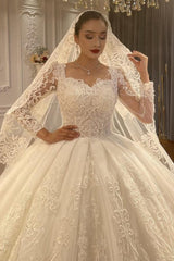 Charming Long Ball Gown Sweetheart Tulle Lace Appliques Floor-Length Wedding Dresses with Long Sleeves