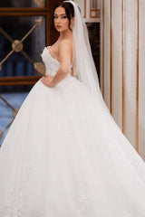 Charming Long Floor-Length Sleeveless Sweetheart Ball Gown Lace Wedding Dresses with Appliques