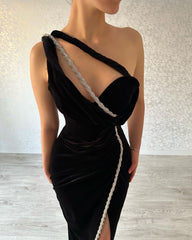 Designer Long Black Mermaid Single Shoulder Sleeveless Gown With High Slit