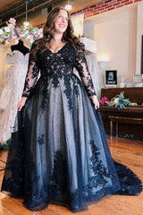 Fabulous Long Floor-Length A-Line Split Front Long Sleeves V-Neck Prom Dresses with Appliques