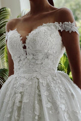 Sweetheart Long A-Line Off-The-Shoulder Tulle Appliques Wedding Dresses with Lace