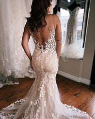 Glamorous Long Mermaid Dress With V-neck Sleeveless Backless Design And Lace Detailing