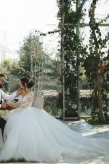 A-line Half sleeves lace V-neck Princess Wedding Dress with Appliques