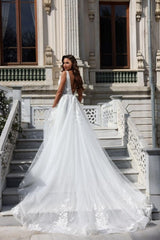 Charming Mermaid Ball Gown Chiffon V-Neck Wedding Dress with Appliques