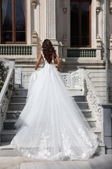 Charming Mermaid Ball Gown Chiffon V-Neck Wedding Dress with Appliques