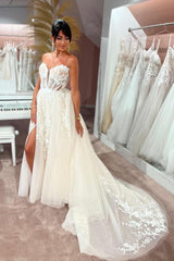 Charming Split Front A-Line Tulle Lace Sweetheart Floor-Length Sleeveless Wedding Dresses