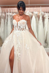 Charming Split Front A-Line Tulle Lace Sweetheart Floor-Length Sleeveless Wedding Dresses