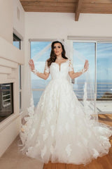 Beautuful A-Line Sweetheart Floor-Length Tulle Wedding Dress with Appliques