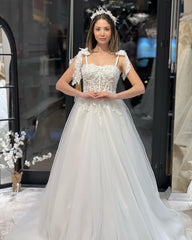 Chic Floor-Length Sweetheart Sleeveless A-Line Tulle Wedding Dress with Appliques