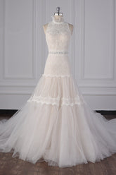 Chic High-Neck Tulle Lace Wedding Dress Appliques Sleeveless Bridal Gowns with Beading Sashes Online