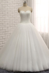 Chic Sweetheart Pearls White Wedding Dresses A-line Tulle Ruffles Bridal Gowns Online