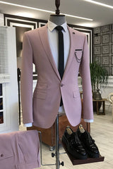 Newinlook Pink Peaked Lapel Wedding Suit with Three Flaps for Men