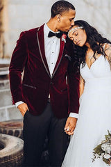Newinlook Elegant Burgundy Velvet One-Button Notched Lapel Wedding Suit for Men’s Parties