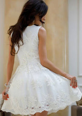 A-Line Princess V-Neck Short Mini Lace Prom Dress