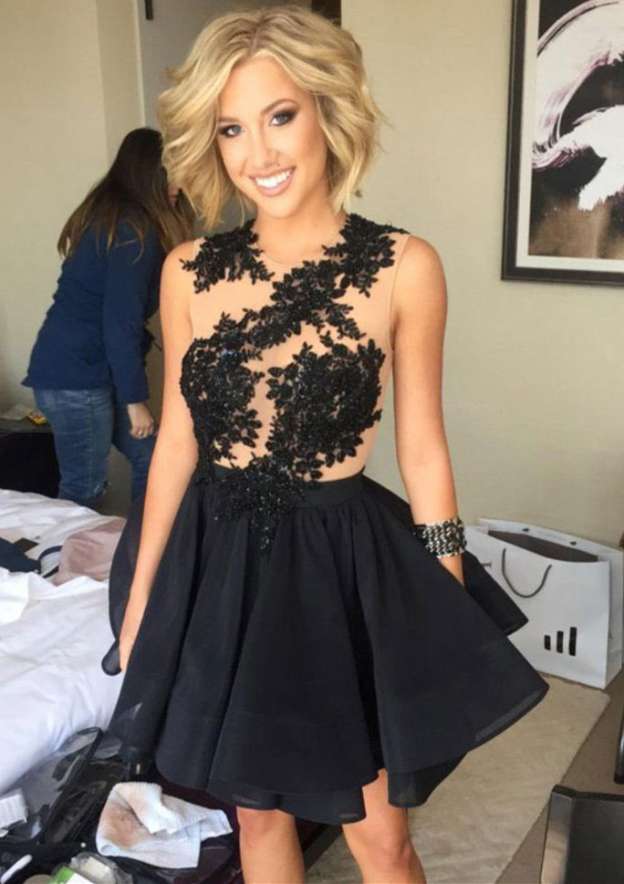 A-Line/Princess Bateau Short/Mini Chiffon Cocktail Dress with Appliqued