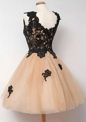 A-Line/Princess Short/Mini Tulle Homecoming Dress With Scalloped Neck and Appliqued Detail