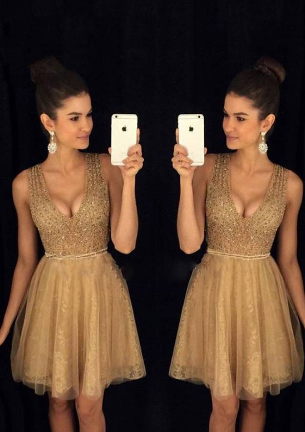 Elegant A-Line/Princess Tulle Cocktail Dress with Beaded Scoop Neck Short/Mini