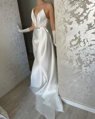 Elegant Floor-Length V-neck Sleeveless Satin Prom Dress with Classy Touch