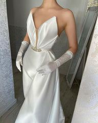 Elegant Floor-Length V-neck Sleeveless Satin Prom Dress with Classy Touch