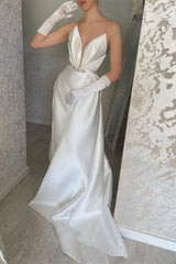Elegant Floor-Length V-neck Sleeveless Satin Prom Dress with Classy Touch