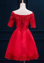 Glamorous Satin Appliqued Lace A-Line/Princess Knee-Length Cocktail Dress