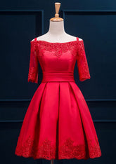 Glamorous Satin Appliqued Lace A-Line/Princess Knee-Length Cocktail Dress